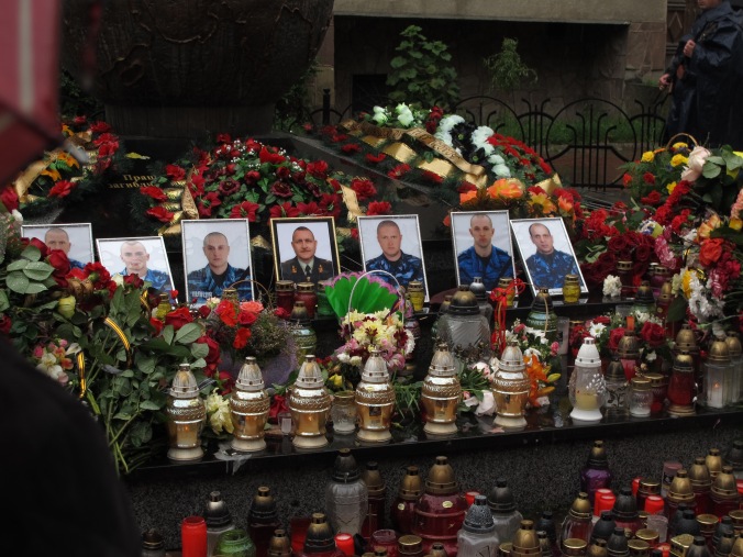 Tributes laid to six men from Ivano-Frankivsk and a general from Lviv killed in a helicopter shot down near Slovyansk.